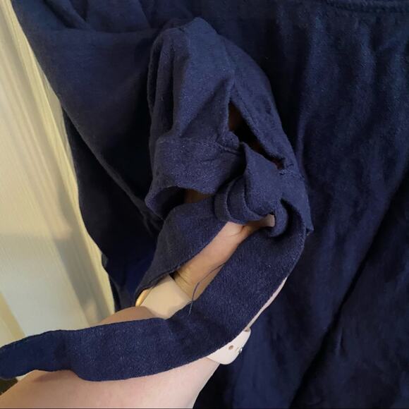 Umgee Linen Blend Navy Blue Cold Shoulder Top Size Medium - Picture 2 of 7